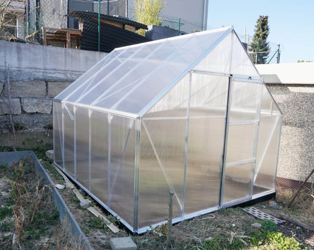 Main reasons to build a greenhouse