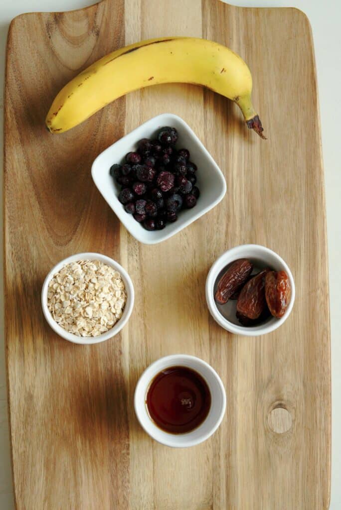 Creamy oatmeal porridge ingredients