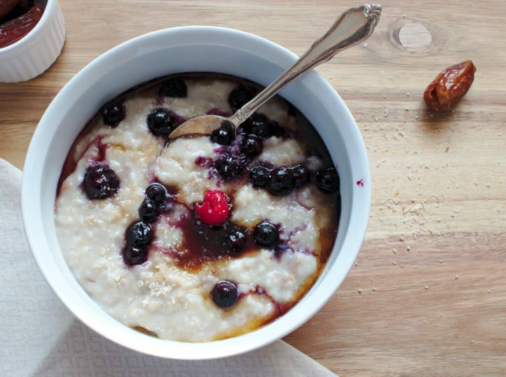 Easy to digest creamy oatmeal porridge
